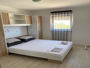 3 室のベッドルーム、アイロン / アイロン台、WiFi