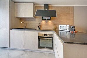 Fridge, microwave, oven, stovetop - Cottage in Aywaille with Garden (Aywaille)