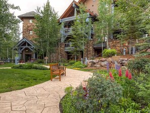 Property grounds - Bachelor Gulch Village (Avon)