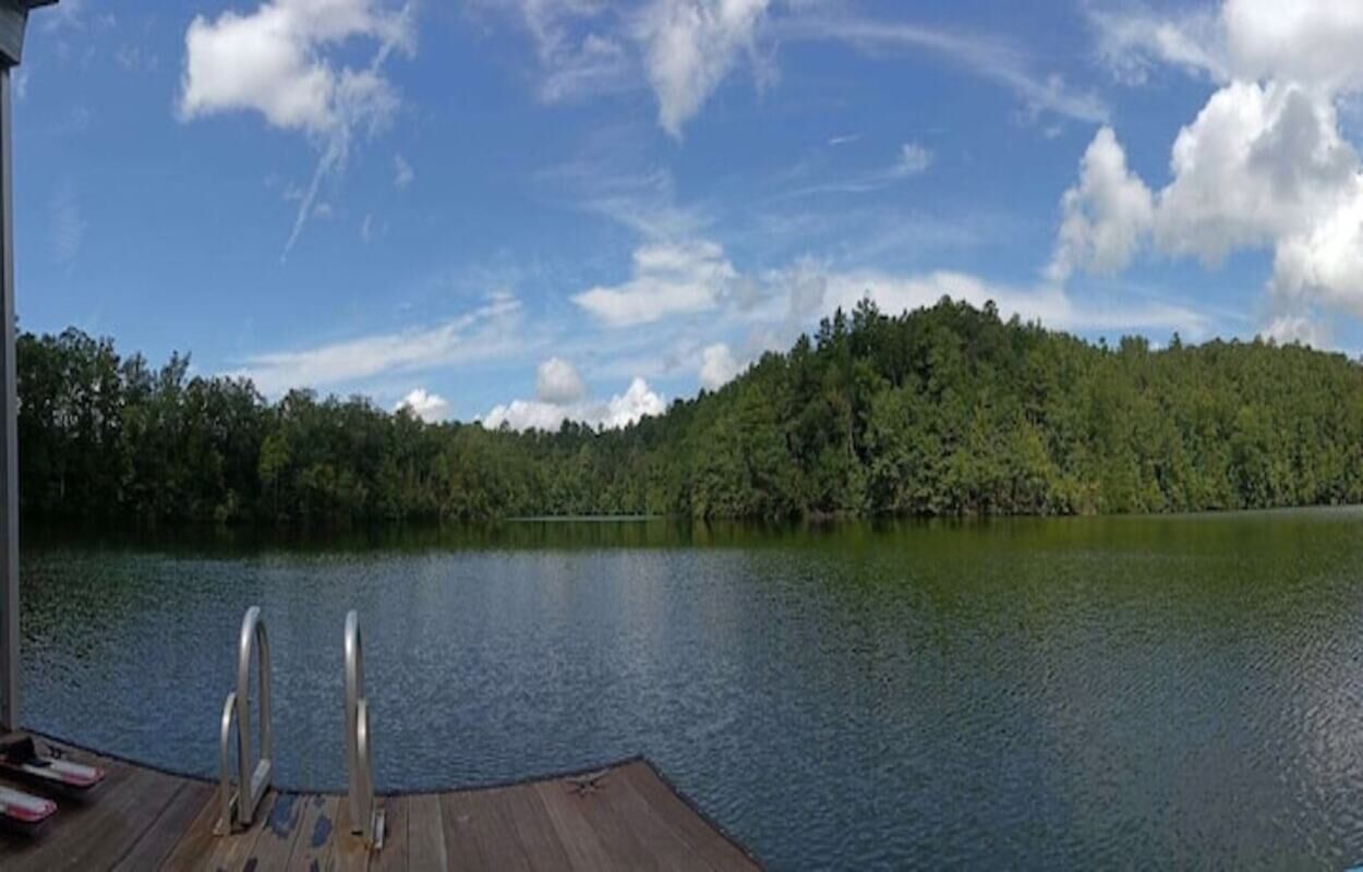 Spacious Luxury Lake Cabin (Private) Hot Tub & Sunset View, Wedowee, AL