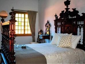 5 bedrooms, iron/ironing board, WiFi