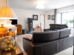 TV, fireplace, DVD player