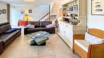 TV, fireplace, DVD player