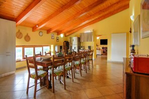 Dining - Belvilla by OYO Villa in Torre di Ruggiero (Torre di Ruggiero)