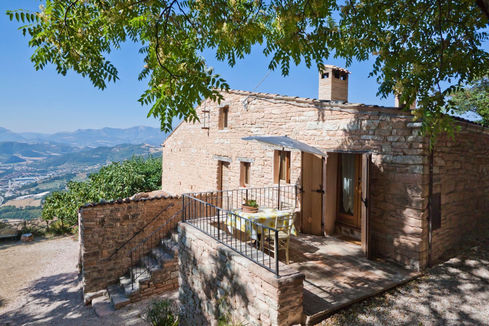 Lovely Holday Home in Acqualagna with Garden