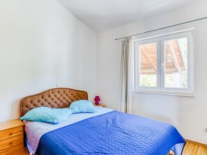 3 bedrooms, WiFi - Alluring Apartment in Stomorska near the Sea (Stomorska)