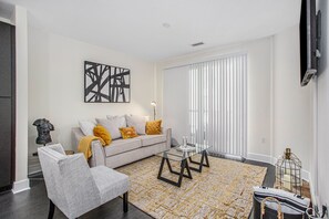 Living area - Buckhead luxurious and exquisite suite. (Atlanta)