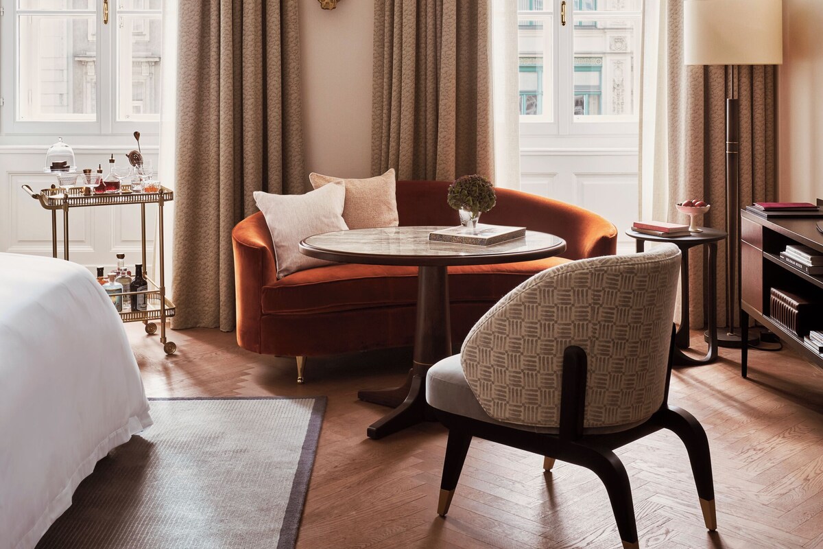 Premier Suite (Junior) | Hypo-allergenic bedding, minibar, in-room safe, blackout curtains