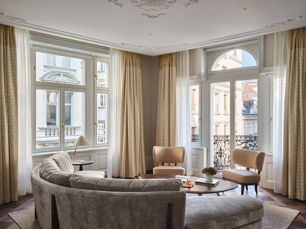 Rosewood Vienna by null
