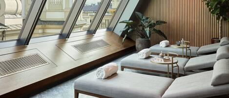 Sauna, steam room, 4 treatment rooms