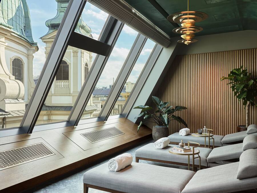 Un sauna, baño turco, 4 salas de tratamiento