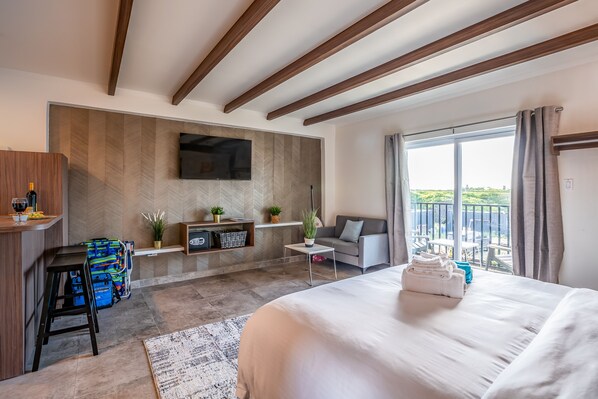 1 bedroom, in-room safe, iron/ironing board, WiFi - Bushiri's Long Life Studio w/Kingbed & Balcony #11 (Oranjestad)