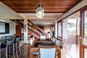 Bungalow | Private kitchen | Fridge, microwave, toaster oven, cookware/dishes/utensils - Pousada Bangalôs do Rosa (Imbituba)