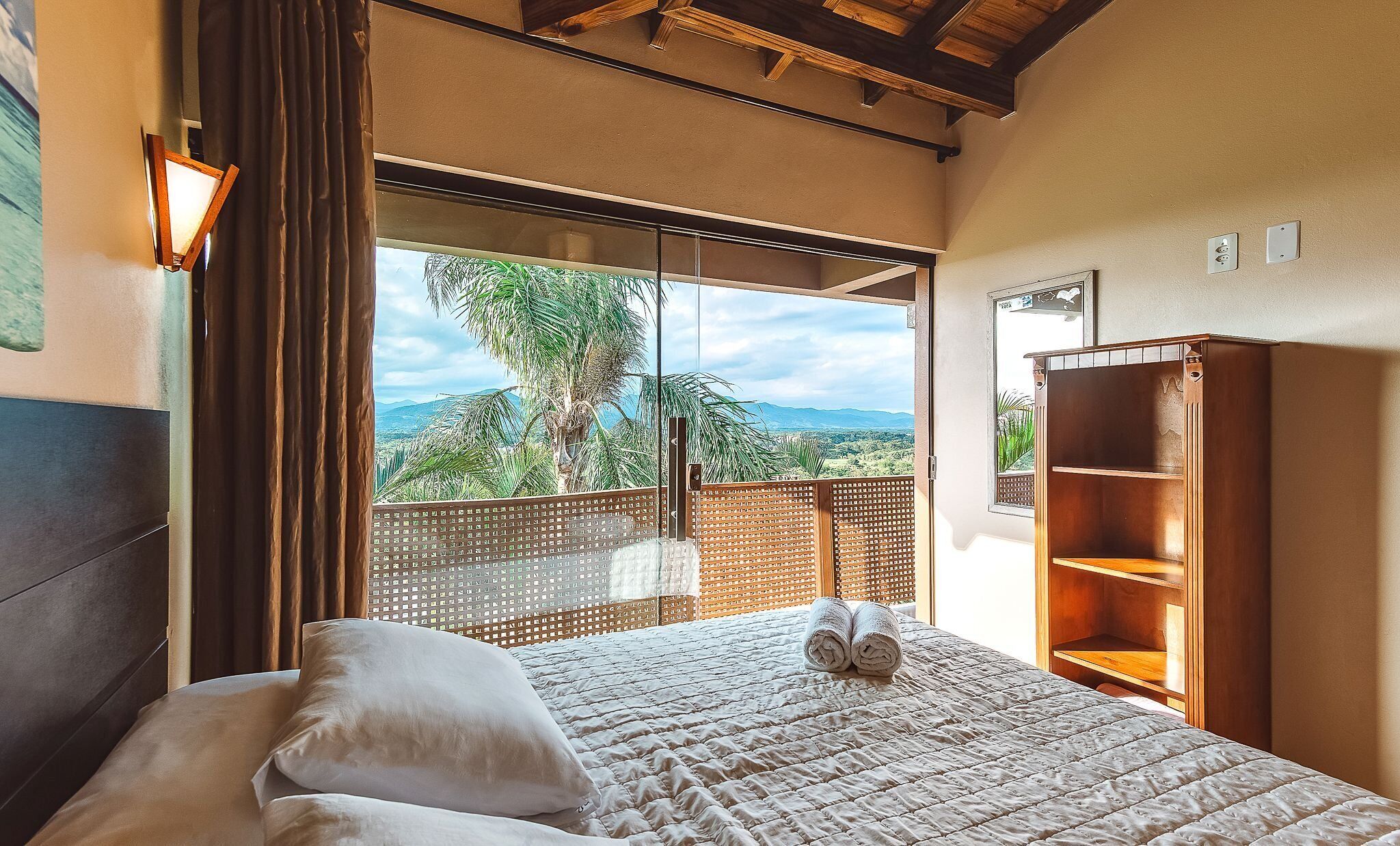 Bungalow – president, peis, hageutsikt | Sengetøy i egyptisk bomull, sengetøy av topp kvalitet og safe på rommet