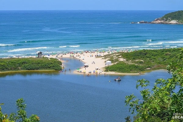 Beach nearby, white sand