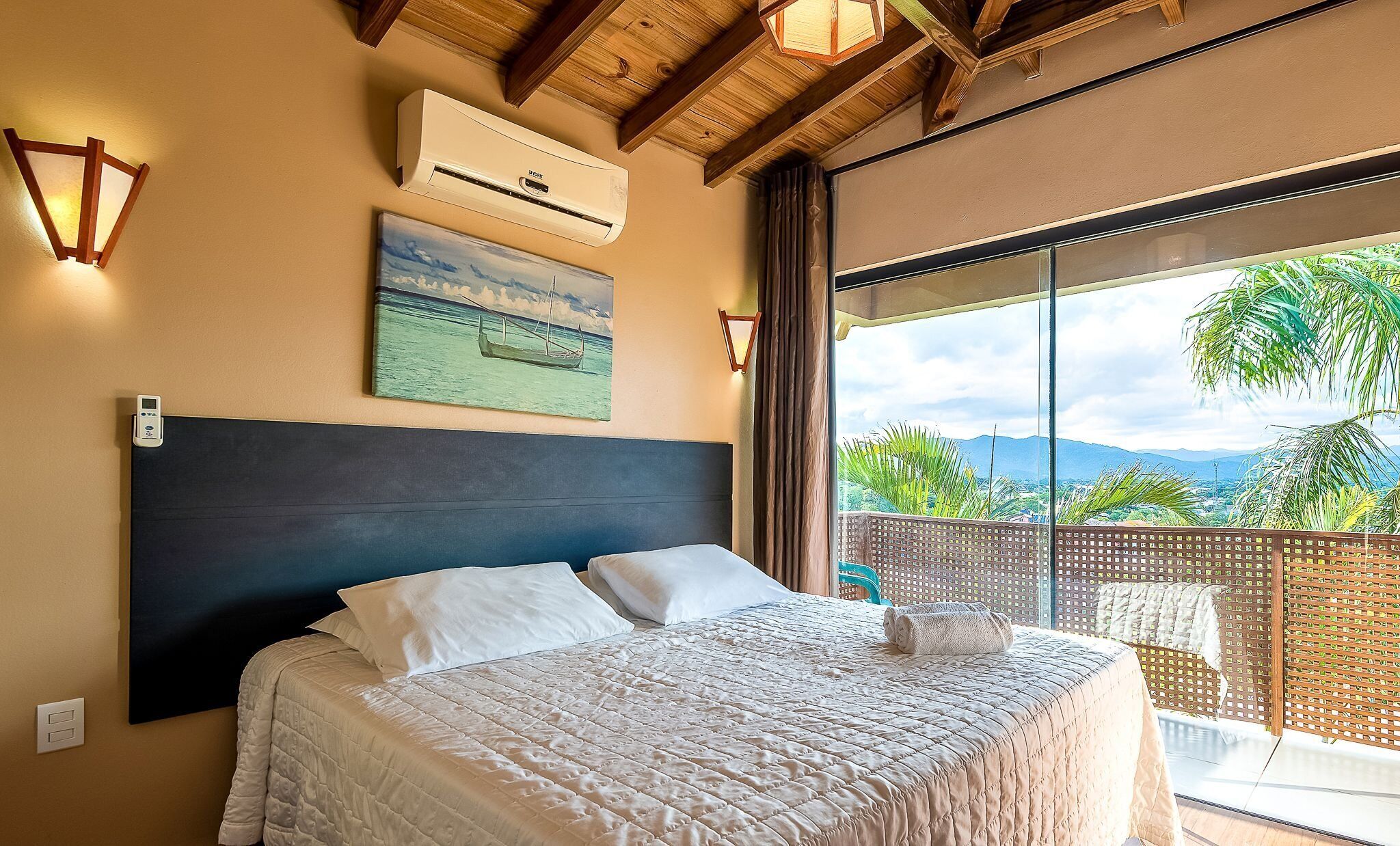 Presidentiële bungalow, open haard, uitzicht op tuin | Lakens van Egyptisch katoen, luxe beddengoed, een kluis op de kamer