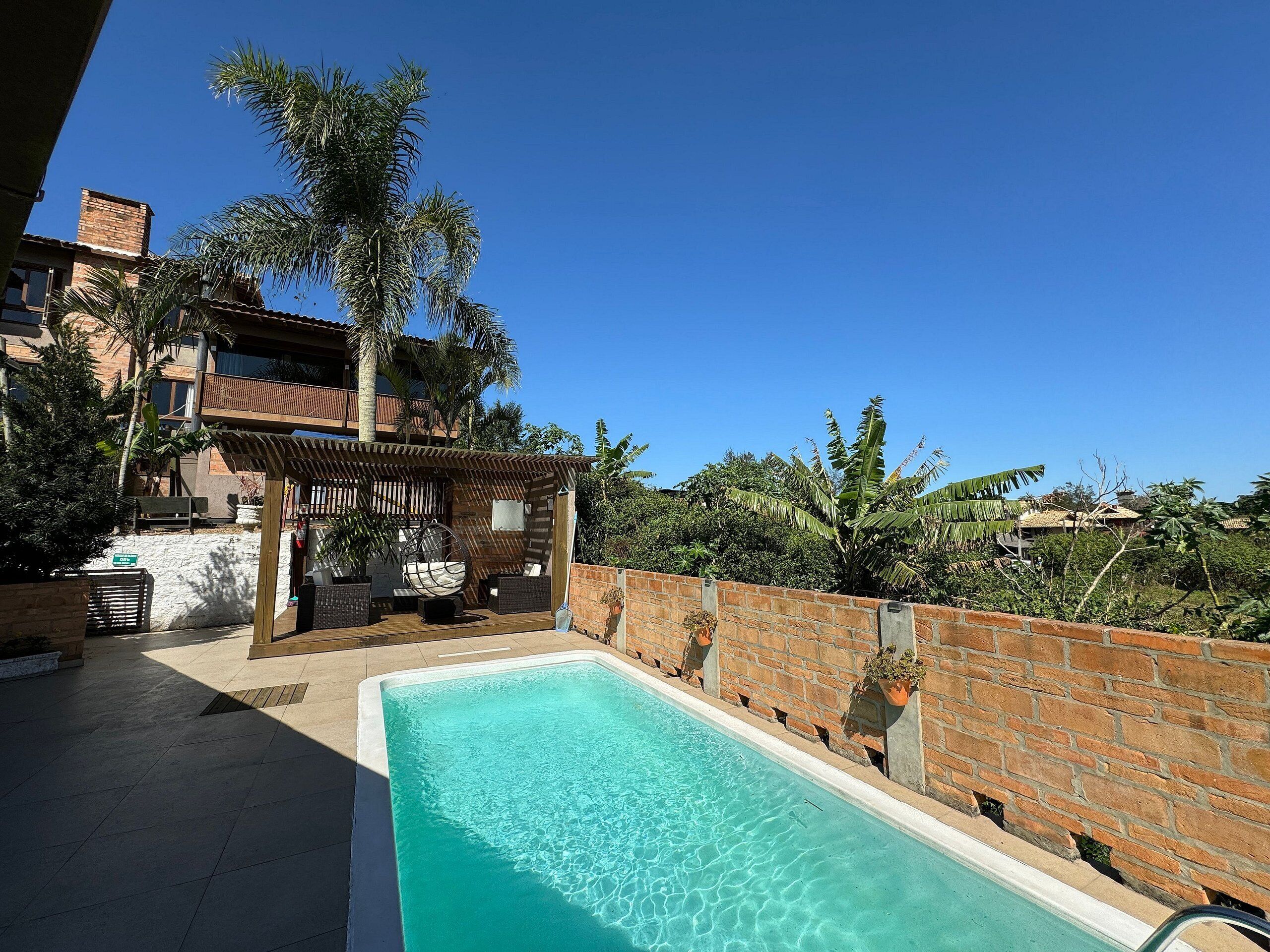 Familjebungalow | Pool | Utomhuspool och solstolar