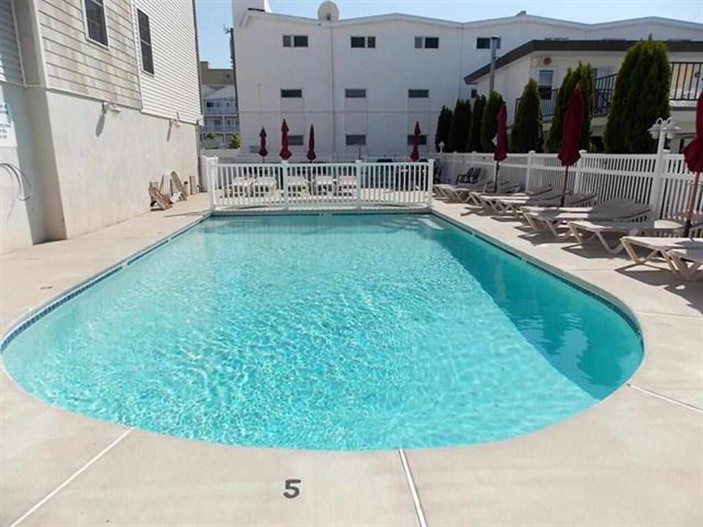 HAPPY ON HILDRETH! ^POOL^DECK^STEPS TO BEACH/BOARDS! 