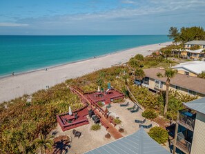 Property grounds - Vacay on the Beach ! (Englewood)