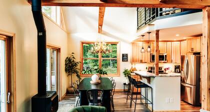 Lakeview☀️Near Stowe🥾4 Bedroom👨👩👧👦Hot Tub🥂Mountain View🏔Canoe🛶Game Room🎱Swimming🏊♀️