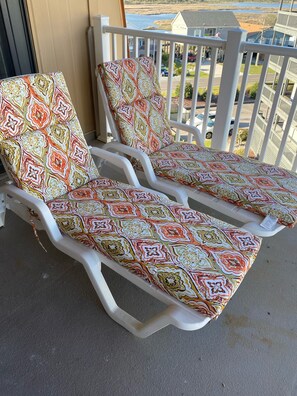 Property grounds - Deluxe 1 BR Ocean Front , King Bed, ELEVATOR, Pool, LINENS & Screened Porch (North Topsail Beach)