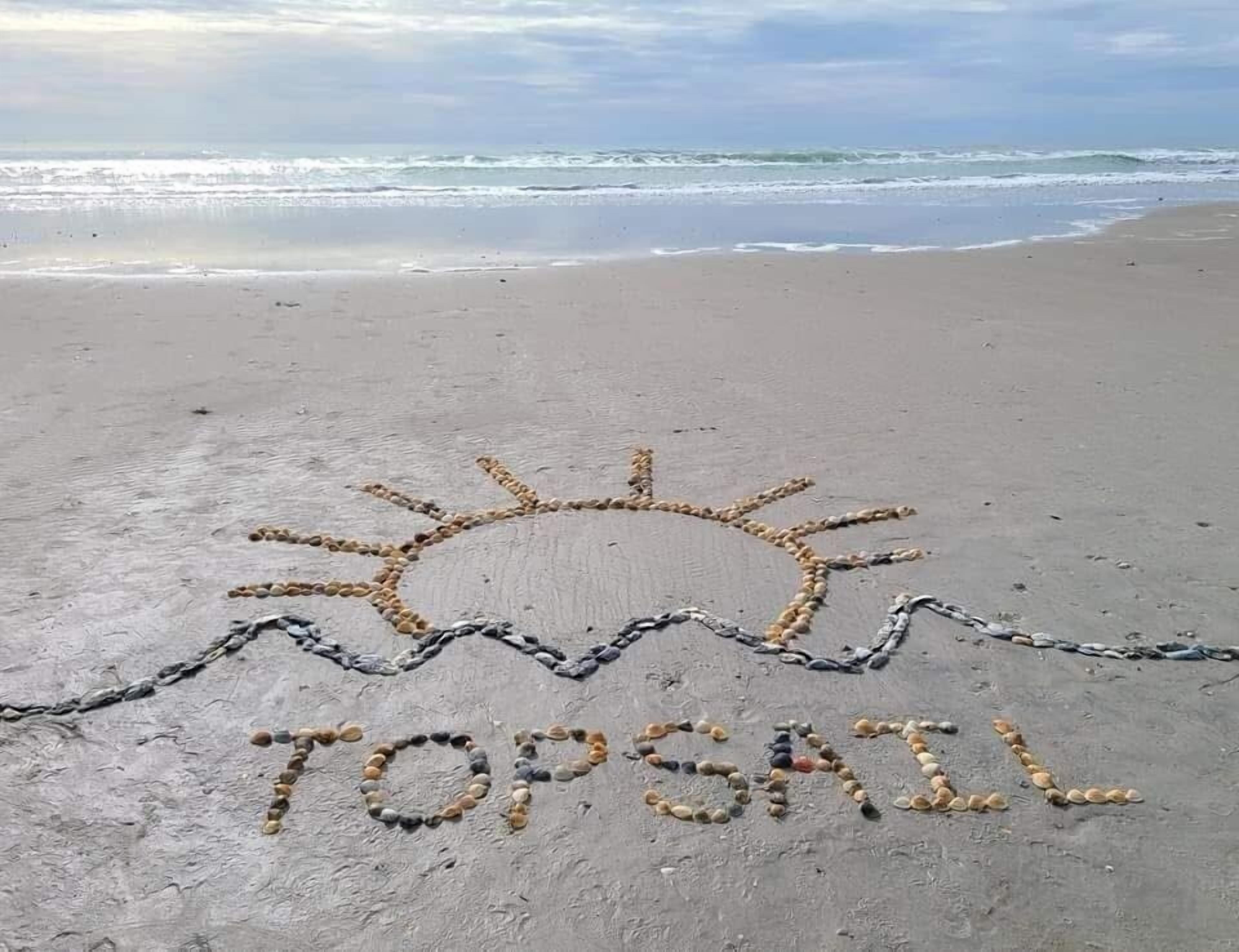 Plage, chaises longues, serviettes de plage