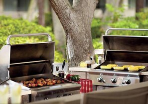 Outdoor dining - May 7-14 at Marriotts Monach Hilton Head (Hilton Head Island)