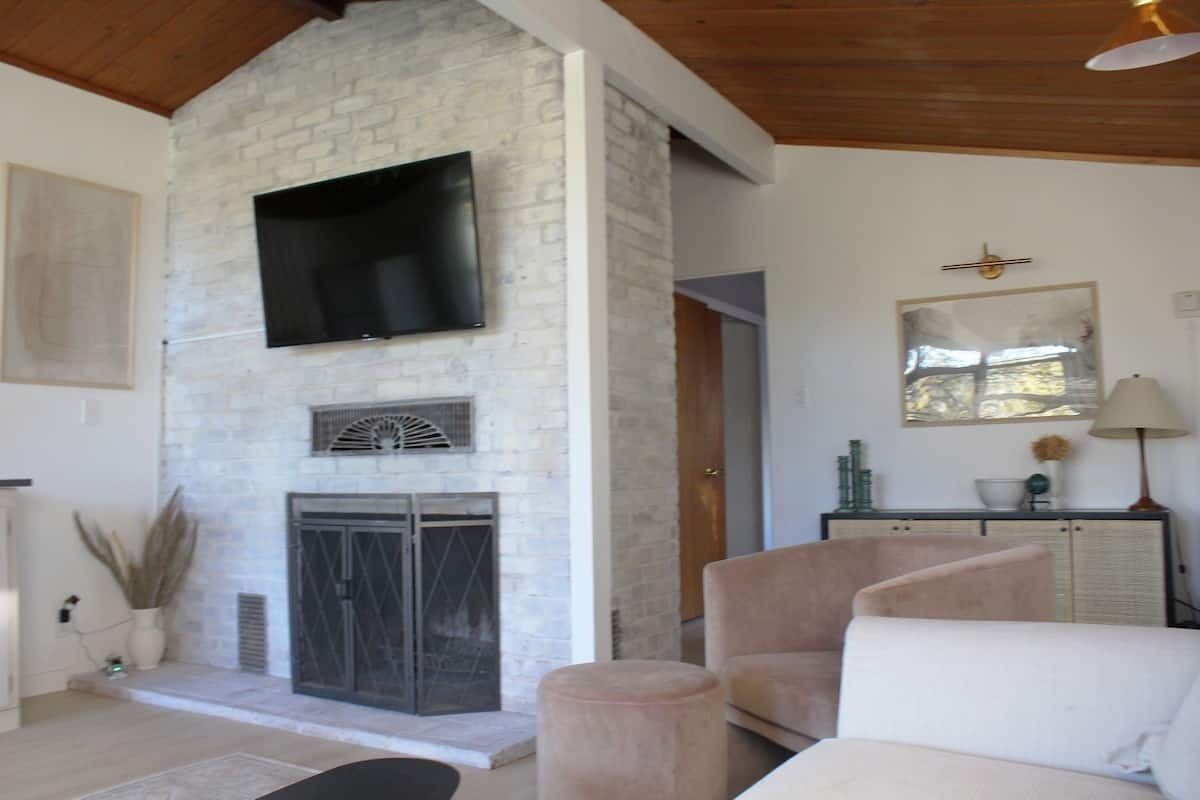 Cozy Modern Cabin in Bass Lake near Yosemite