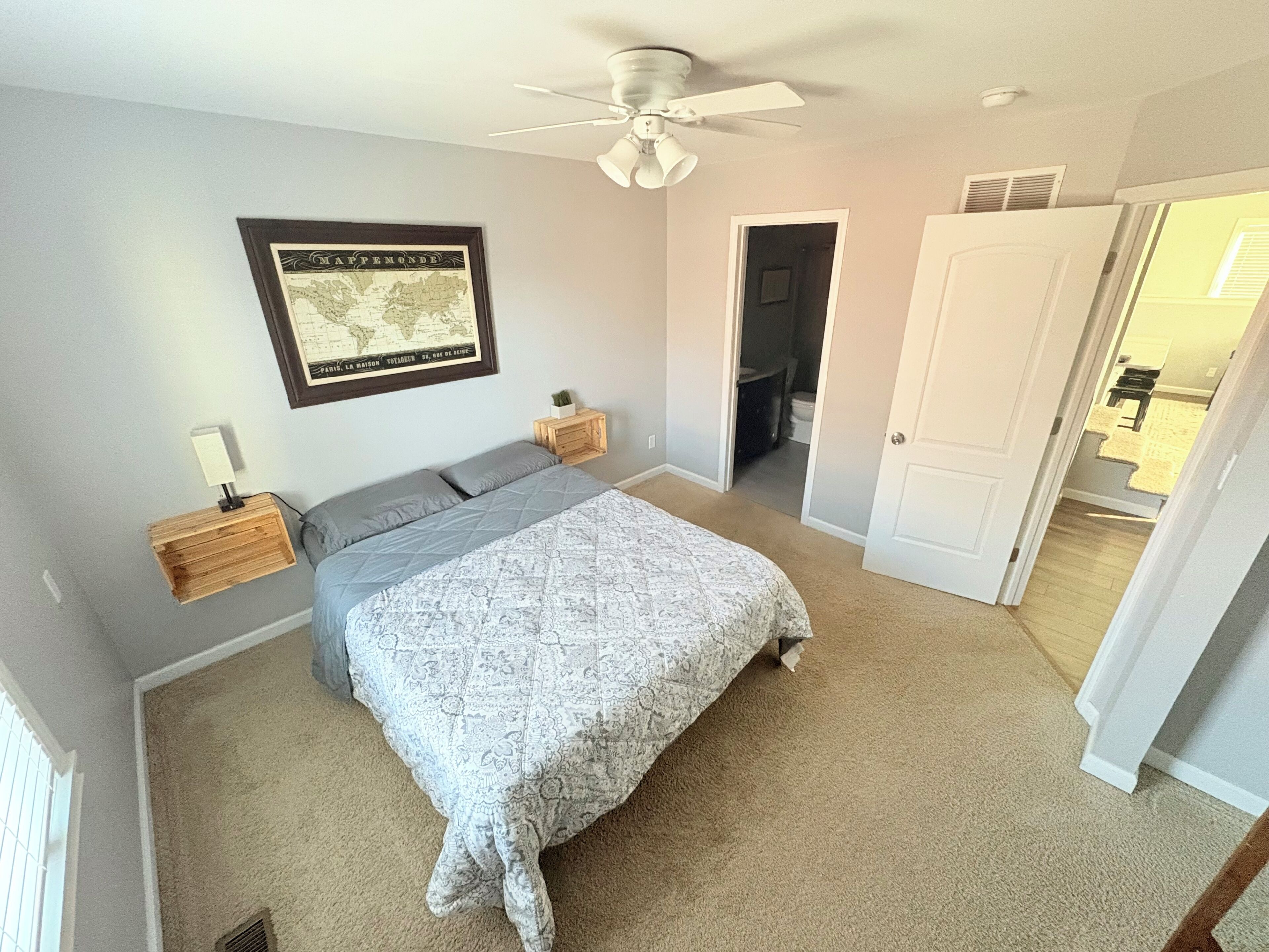 3 bedrooms, desk, iron/ironing board, travel crib