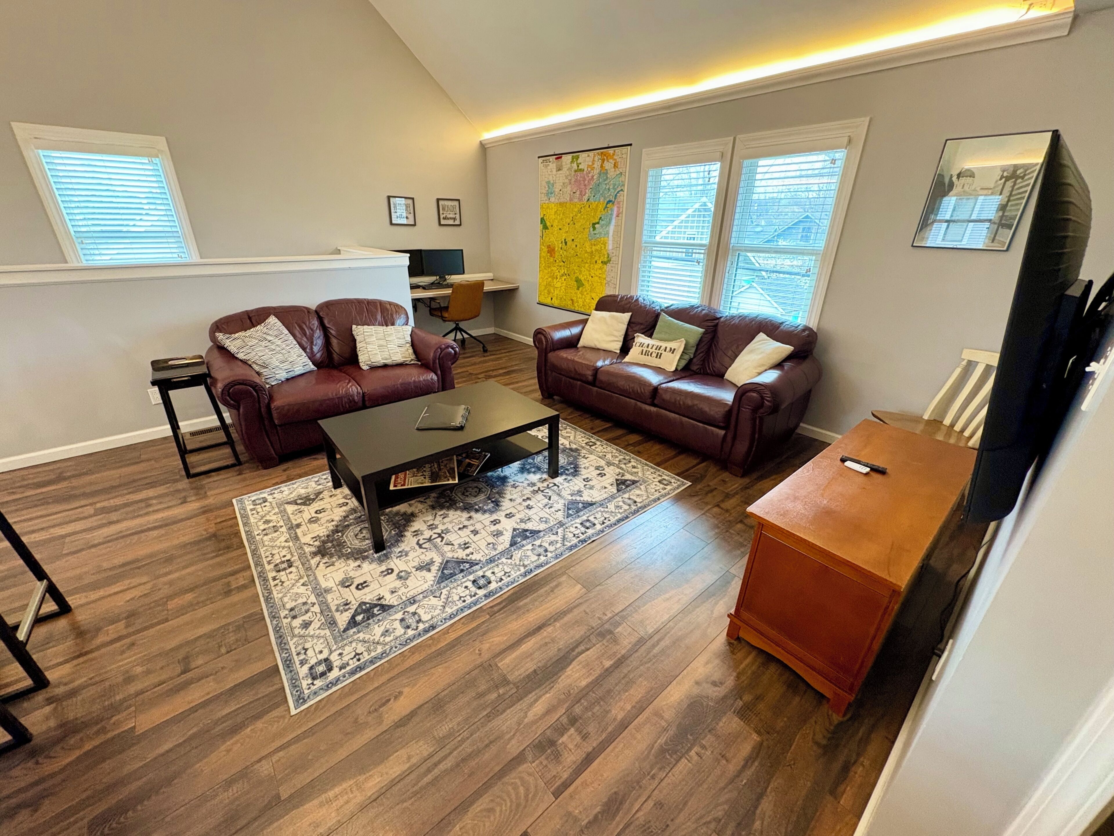 Smart TV, computer monitors