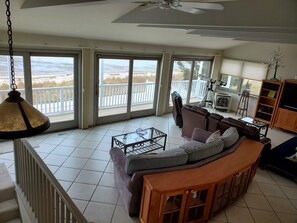 Smart TV, fireplace, DVD player