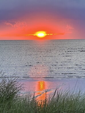 On the beach - BEACH FRONT SPECTACULAR SUNSET VIEWS SECLUDED BLOCK (Villas)
