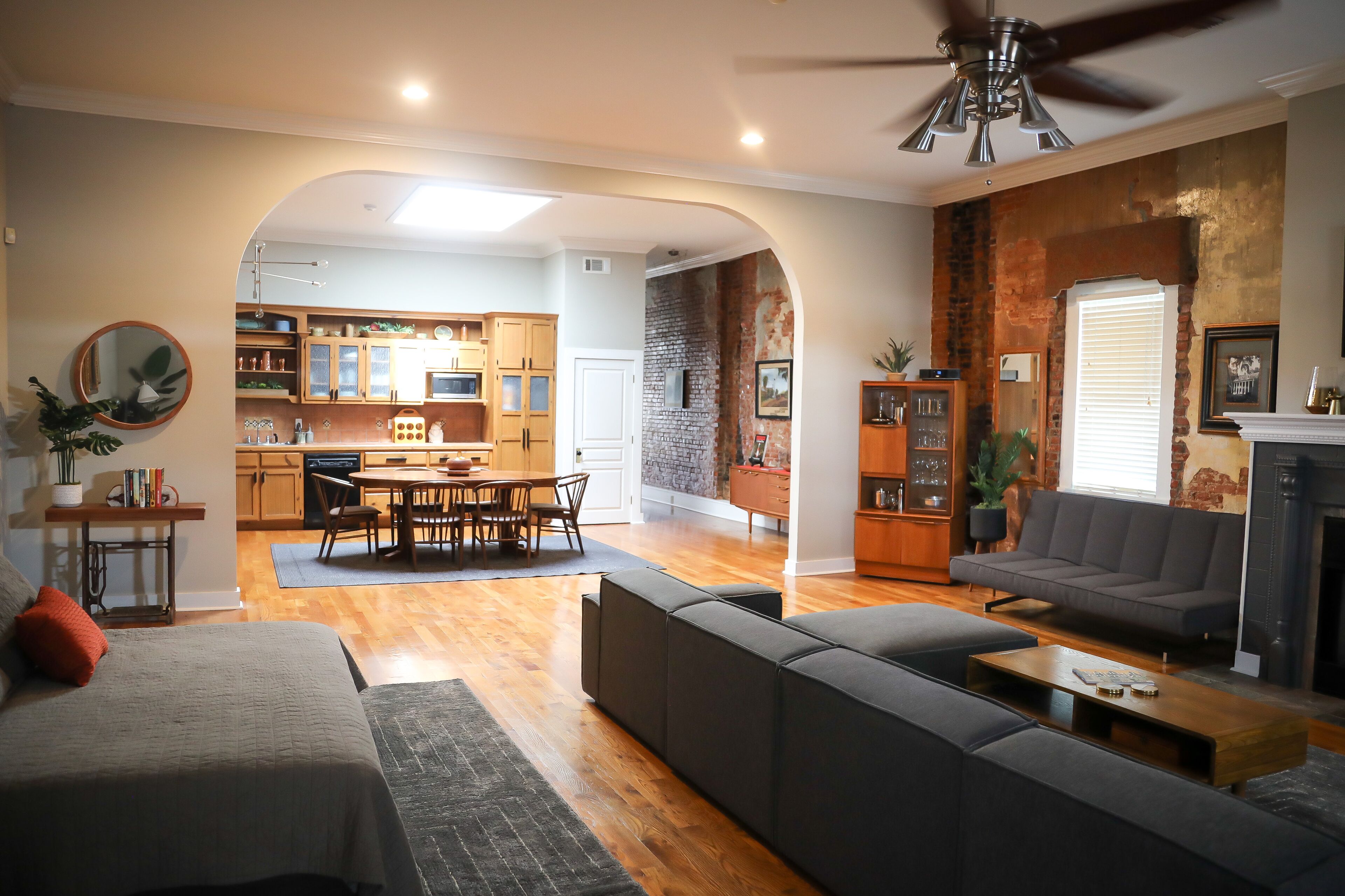 <br>LOCATION! LOCATION! LOCATION !Downtown Main Street New Iberia. 