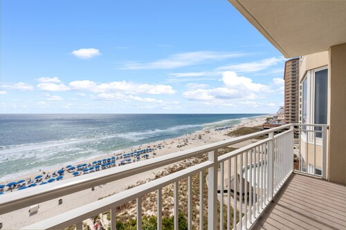 Beachfront Fall Specials!! Emerald Beach Resort: 8th Floor, 2 Chairs & Umbrella