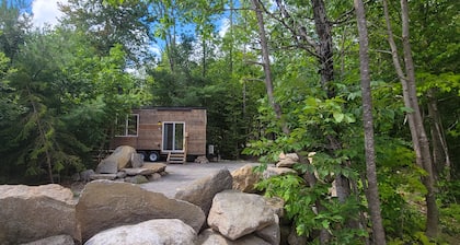 Trailside Stays - Tiny House in the Woods-Escape to Nature. Robin