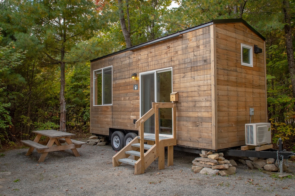 Trailside Stays - Tiny House in the Woods-Escape to Nature. Robin