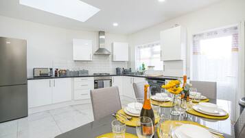 Fridge, microwave, oven, coffee/tea maker