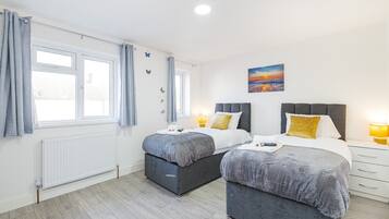 6 bedrooms, iron/ironing board, WiFi, bed sheets