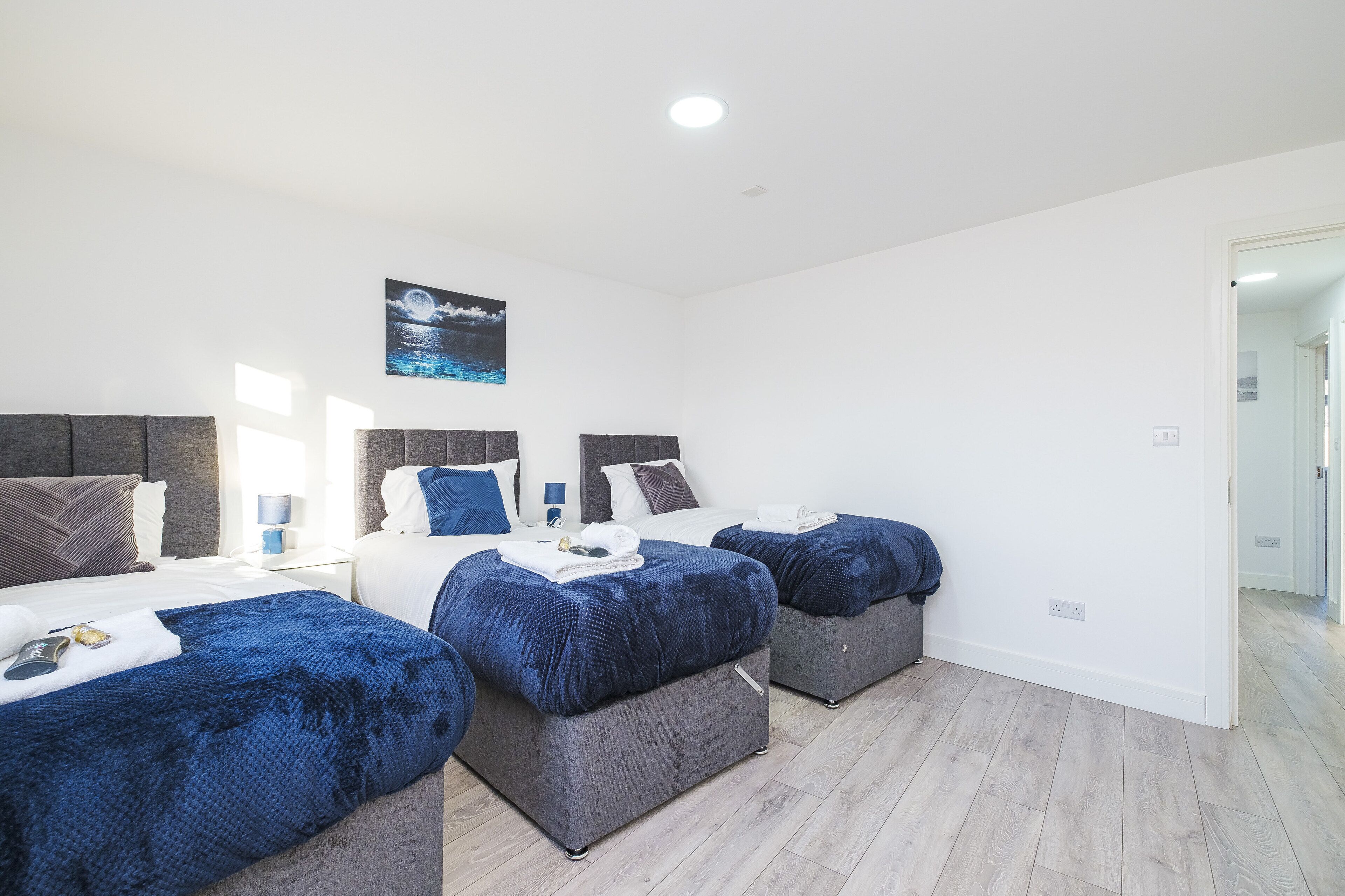 Spacious contractor family groups free parking