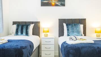 6 bedrooms, iron/ironing board, WiFi, bed sheets