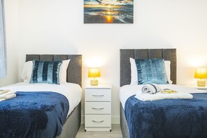 6 habitaciones, tabla de planchar con plancha, wifi y ropa de cama 