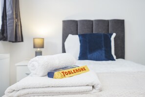 6 habitaciones, tabla de planchar con plancha, wifi y ropa de cama 