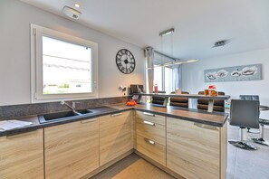 Kühlschrank, Mikrowelle, Ofen, Geschirrspüler