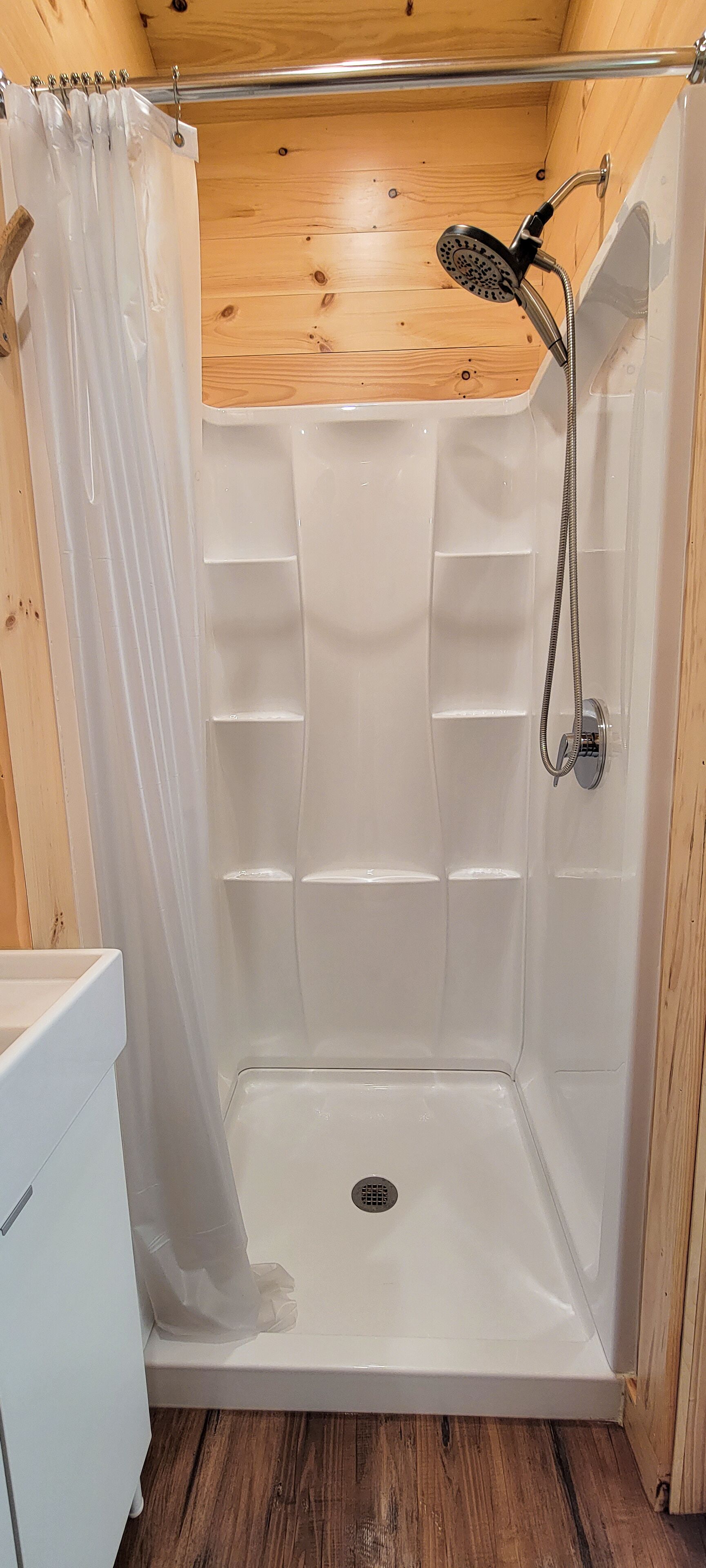 Trailside Stays - Tiny House in the Woods-Escape to Nature. Snow Owl