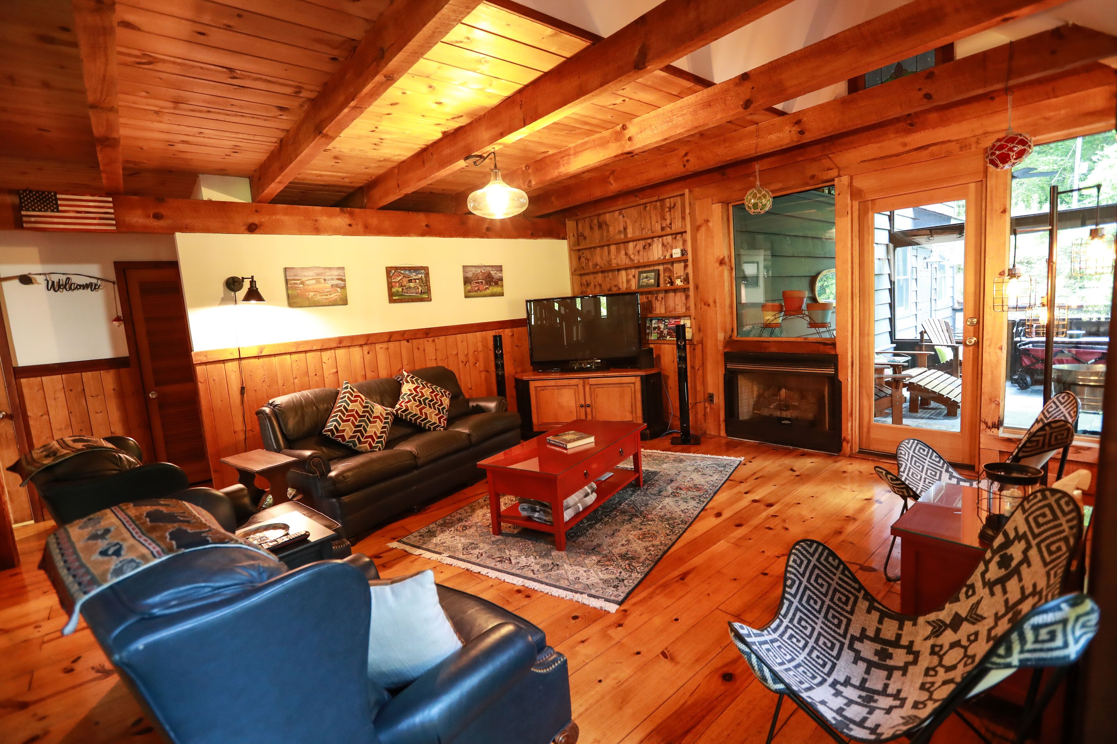 New Lovely Cabin Retreat - 2 minute walk to the Cullasaja river.