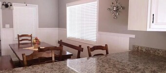 Big Green House 4bdrm - 3 bath with Pool Table