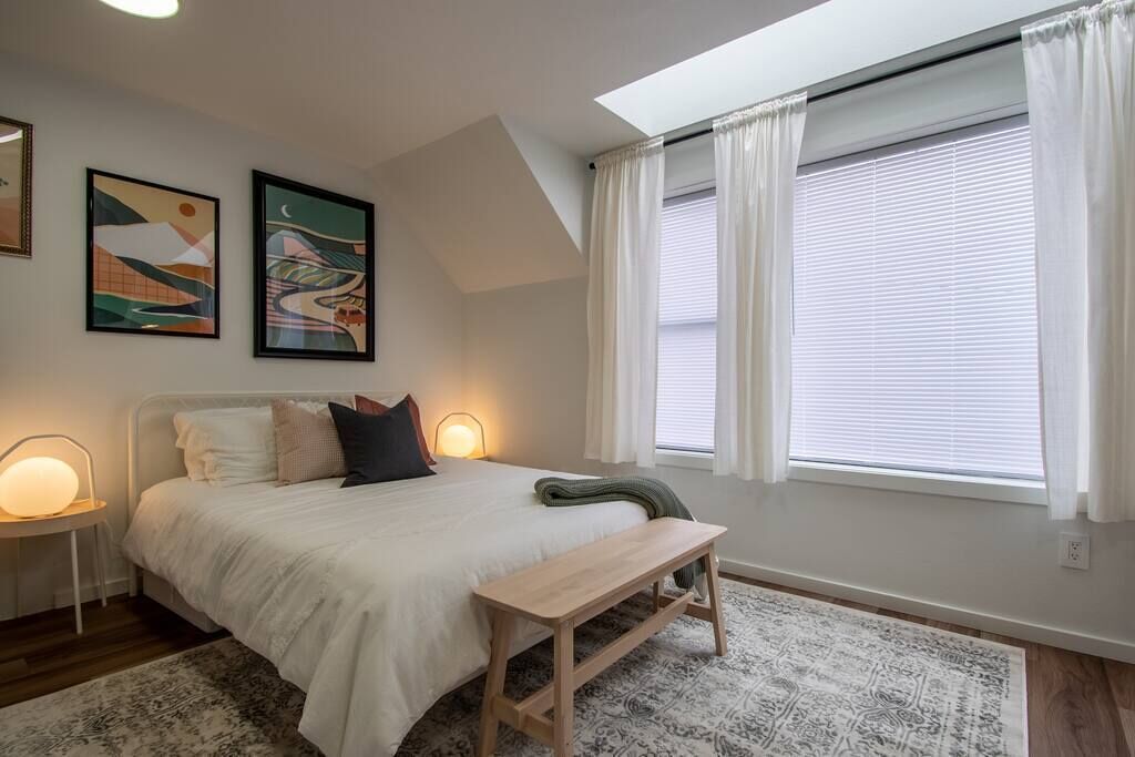 Cozy Modern Studio, Downtown Marysville