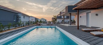Modern 4 BD villa with heated pool for up to 8 guests