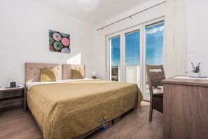 4 bedrooms, iron/ironing board, travel cot, free WiFi