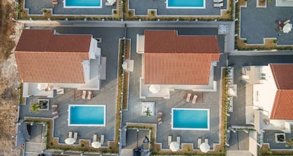 Modern 4 BD villa with heated pool for up to 8 guests